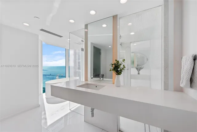 $8,973,000 | 300 South Pointe Drive, Unit 3405, Miami Beach, FL 33139