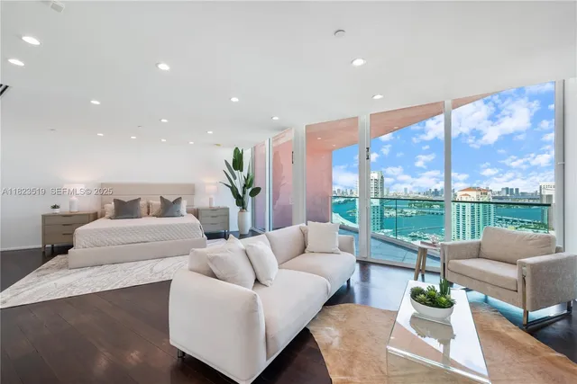 $8,973,000 | 300 South Pointe Drive, Unit 3405, Miami Beach, FL 33139