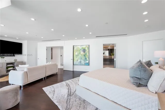 $8,973,000 | 300 South Pointe Drive, Unit 3405, Miami Beach, FL 33139