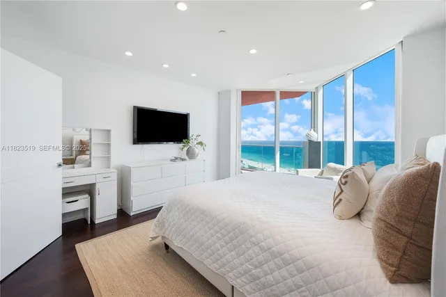 $8,973,000 | 300 South Pointe Drive, Unit 3405, Miami Beach, FL 33139