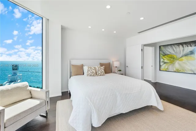 $8,973,000 | 300 South Pointe Drive, Unit 3405, Miami Beach, FL 33139