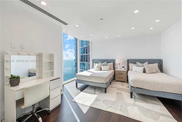 $8,973,000 | 300 South Pointe Drive, Unit 3405, Miami Beach, FL 33139