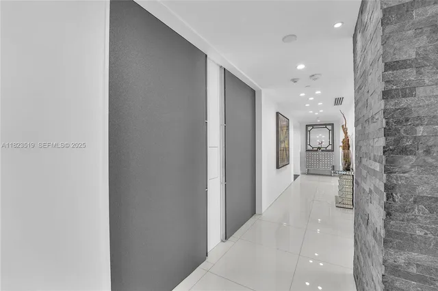 $8,973,000 | 300 South Pointe Drive, Unit 3405, Miami Beach, FL 33139
