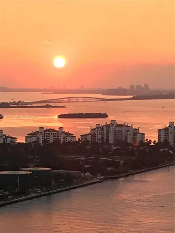 $8,973,000 | 300 South Pointe Drive, Unit 3405, Miami Beach, FL 33139