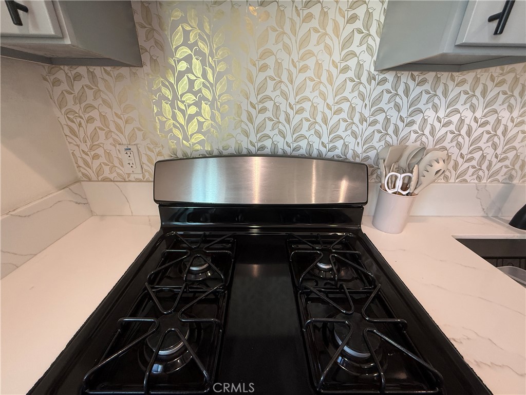 14080 Mohawk Road Apple Valley, CA 92307 - Photo 12 of 26 4 burner stove