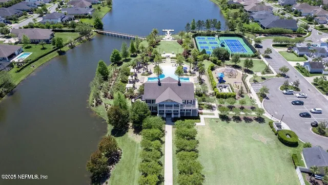 a view of a tennis court