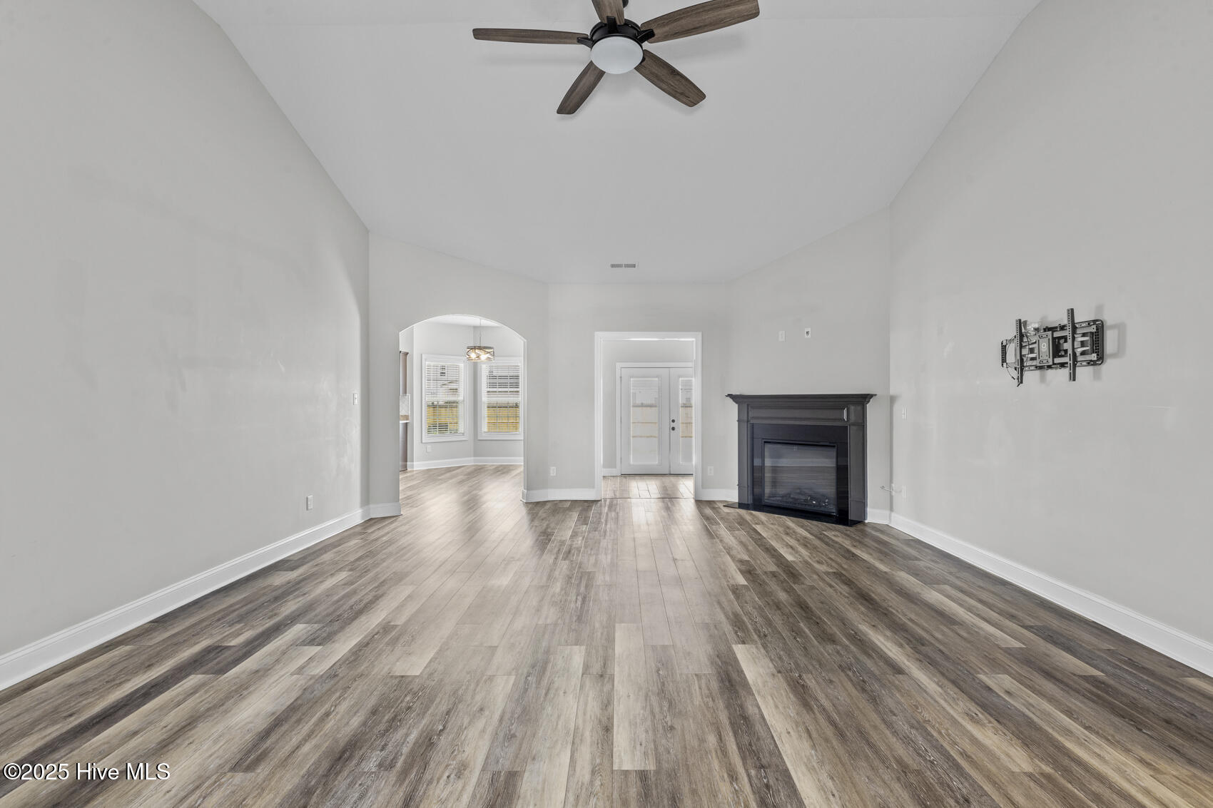 407 Tyrrell Trail Jacksonville, NC 28546 - Photo 7 of 43 Living-1