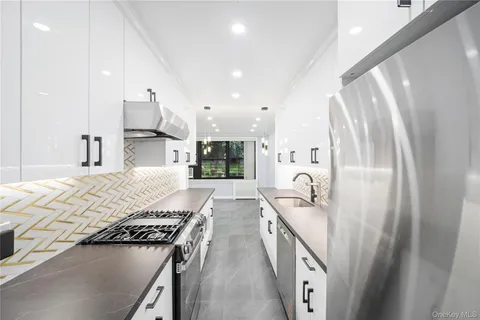 $619,000 | 75-34 Bell Boulevard, Unit LF | Astoria