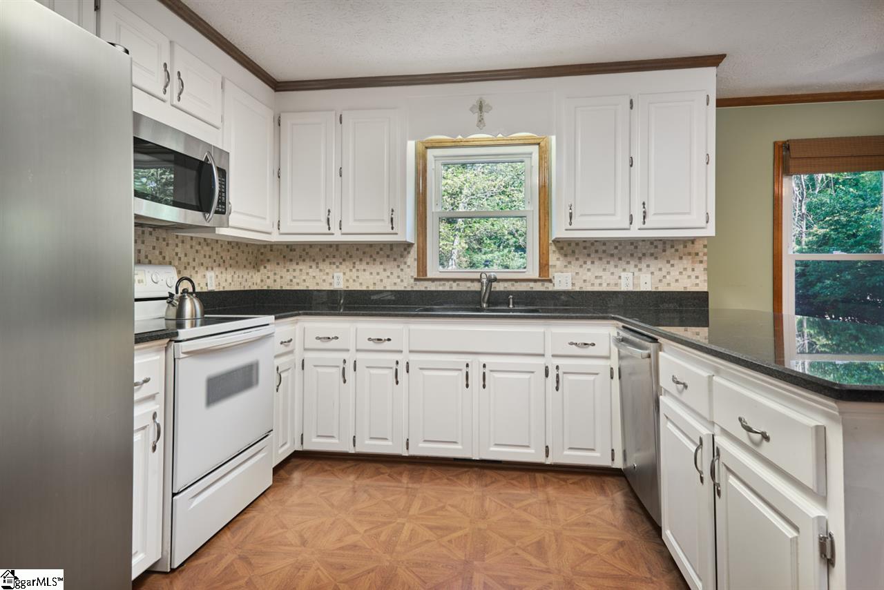 900 East Silverleaf Street Greer, SC 29650 - Photo 9 of 36 Gallery Image 9