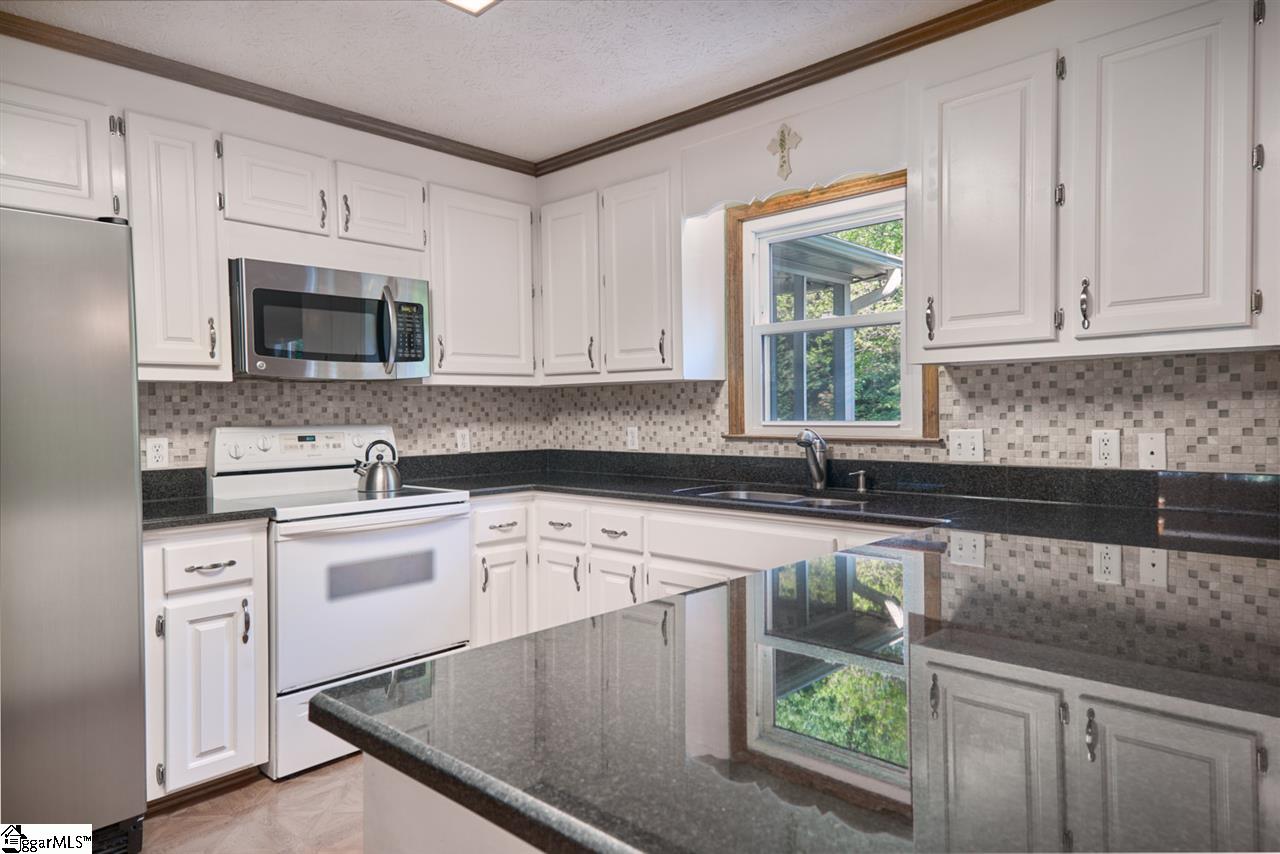 900 East Silverleaf Street Greer, SC 29650 - Photo 10 of 36 Gallery Image 10
