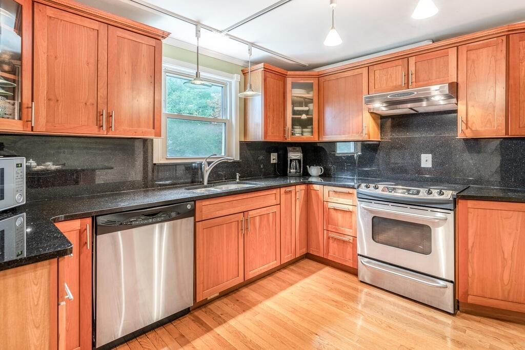 27 Lillian Road Lexington, MA 02420 - Photo 9 of 32 Gallery Image 9
