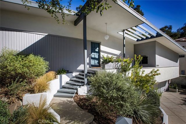 $1,350,000 | 2820 East Chevy Chase Drive, Glendale, CA 91206