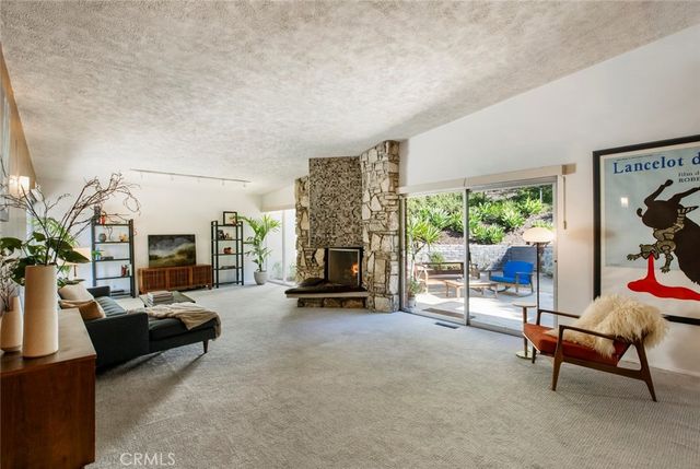 $1,350,000 | 2820 East Chevy Chase Drive, Glendale, CA 91206