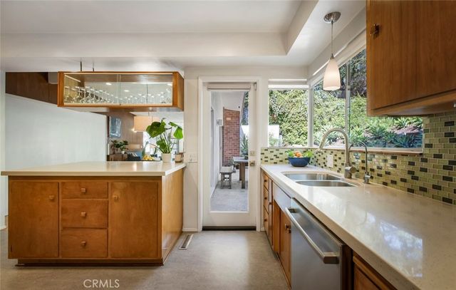 $1,350,000 | 2820 East Chevy Chase Drive, Glendale, CA 91206