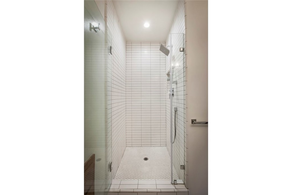 2820 East Chevy Chase Drive Glendale, CA 91206 - Photo 41 of 55 Guest Bathroom