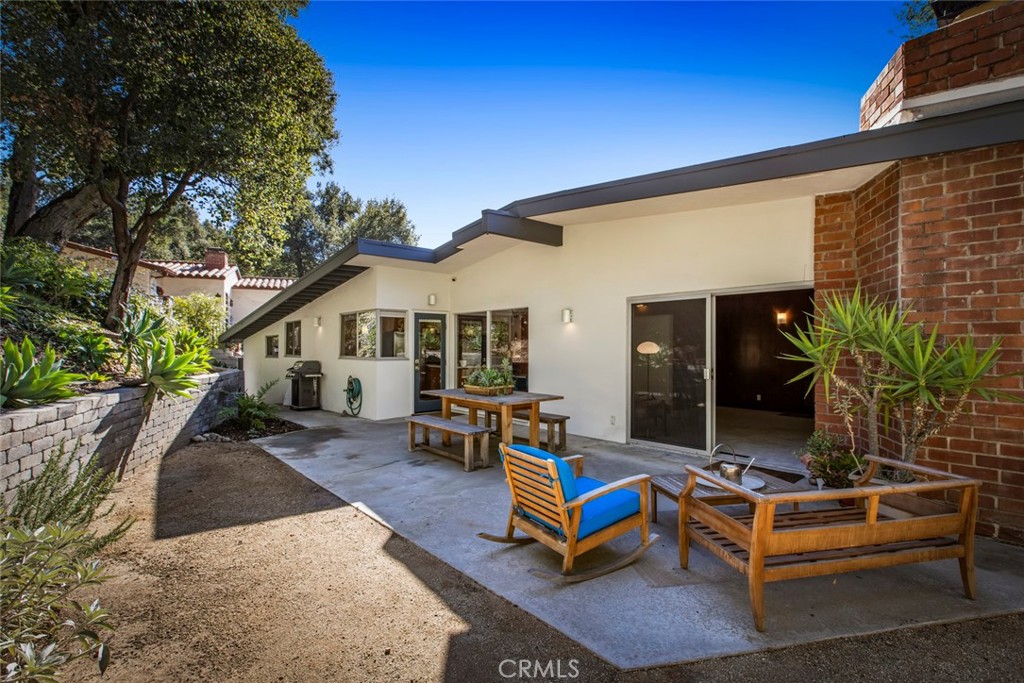 2820 East Chevy Chase Drive Glendale, CA 91206 - Photo 46 of 55 a backyard of a house with outdoor seating