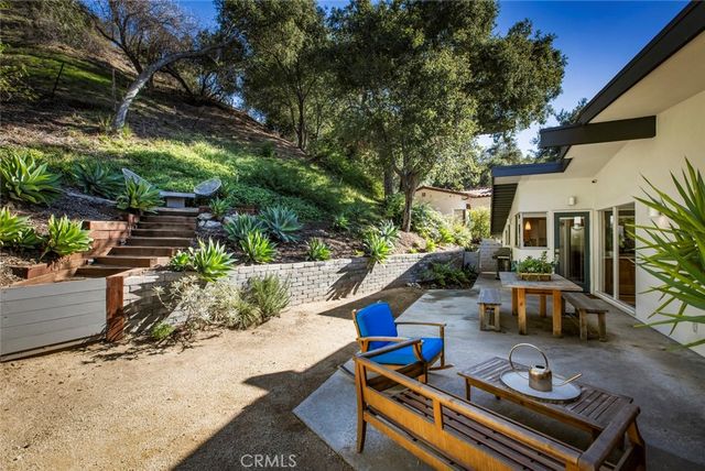 $1,350,000 | 2820 East Chevy Chase Drive, Glendale, CA 91206