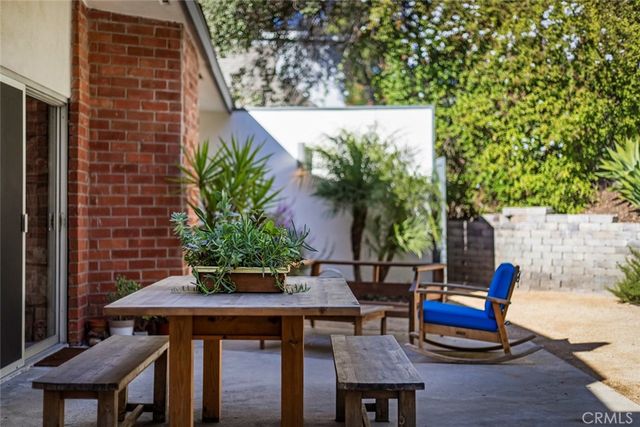 $1,350,000 | 2820 East Chevy Chase Drive, Glendale, CA 91206