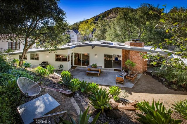 $1,350,000 | 2820 East Chevy Chase Drive, Glendale, CA 91206