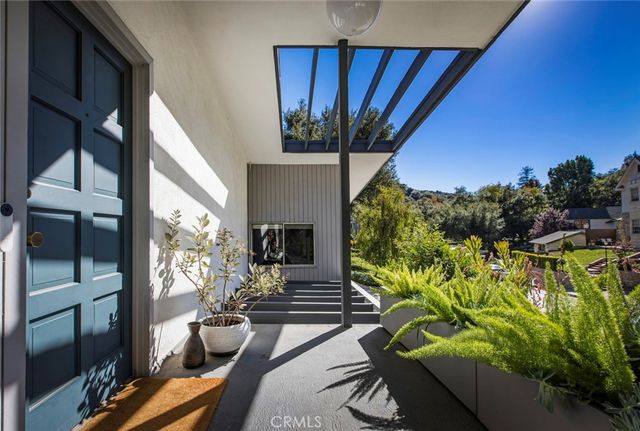 $1,350,000 | 2820 East Chevy Chase Drive, Glendale, CA 91206