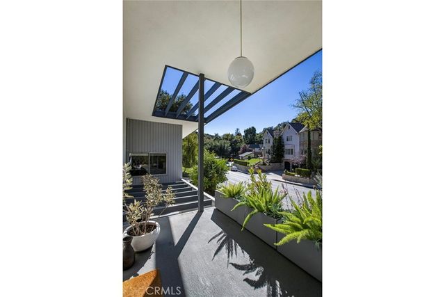 $1,350,000 | 2820 East Chevy Chase Drive, Glendale, CA 91206