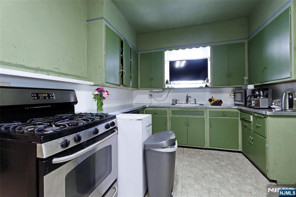 15 Albion Street Passaic, NJ 07055 - Photo 23 of 29