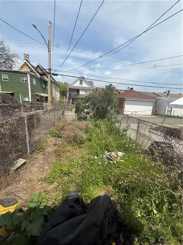 a view of a backyard with pathway