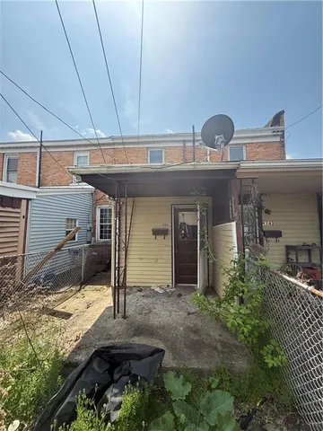 a view of a house with porch