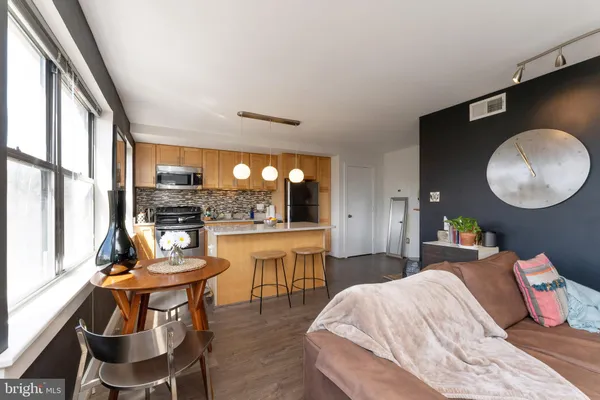 $1,750 | 212 Oakwood Street Southeast, Unit 322, Washington, DC 20032