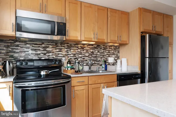 $1,750 | 212 Oakwood Street Southeast, Unit 322, Washington, DC 20032