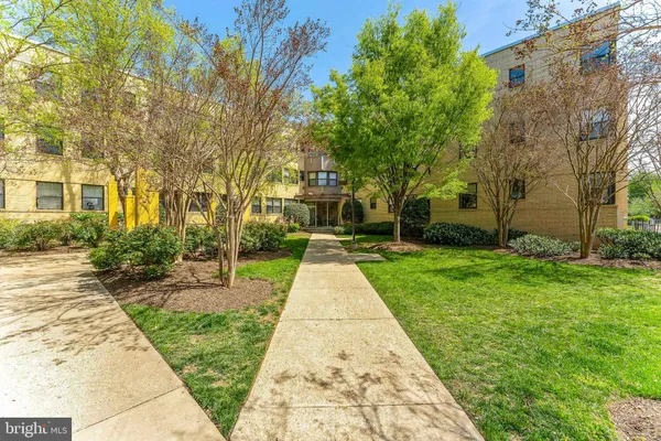 $1,750 | 212 Oakwood Street Southeast, Unit 322, Washington, DC 20032