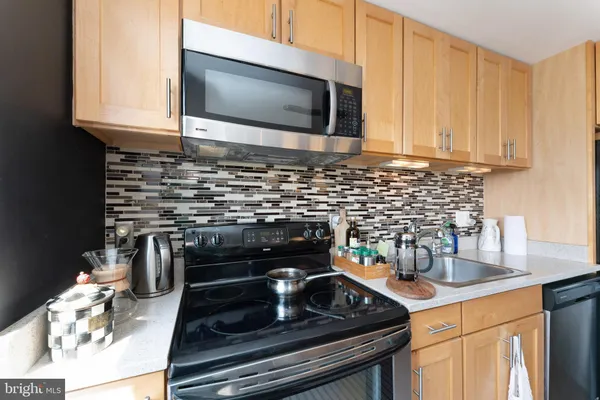 $1,750 | 212 Oakwood Street Southeast, Unit 322, Washington, DC 20032