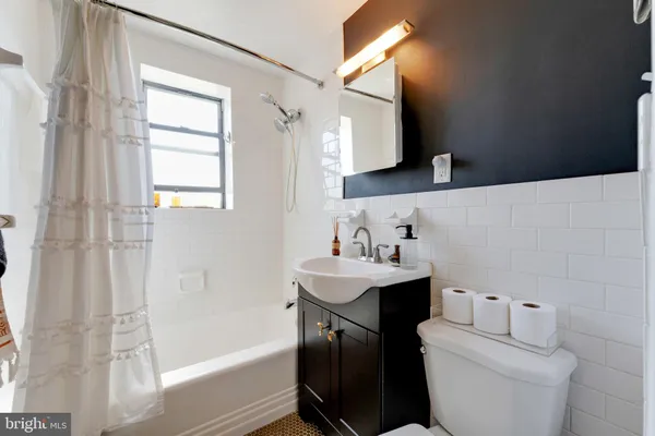 $1,750 | 212 Oakwood Street Southeast, Unit 322, Washington, DC 20032