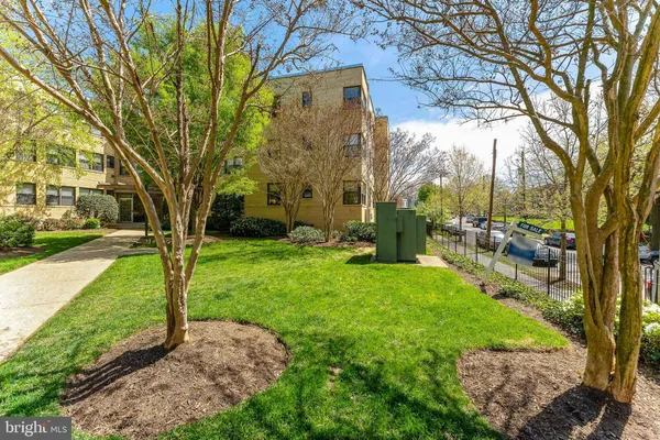 $1,750 | 212 Oakwood Street Southeast, Unit 322, Washington, DC 20032