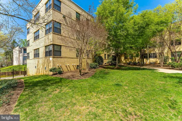 $1,750 | 212 Oakwood Street Southeast, Unit 322, Washington, DC 20032