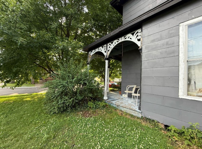 121 South Elm Street Washington, IL 61571 - Photo 2 of 5 a front view of a house with garden