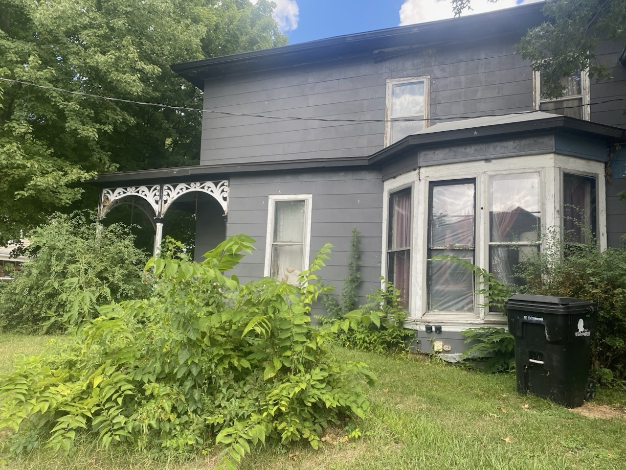 121 South Elm Street Washington, IL 61571 - Photo 4 of 5 a house view with a garden space