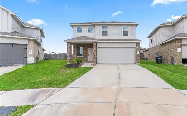 a front view of house with yard