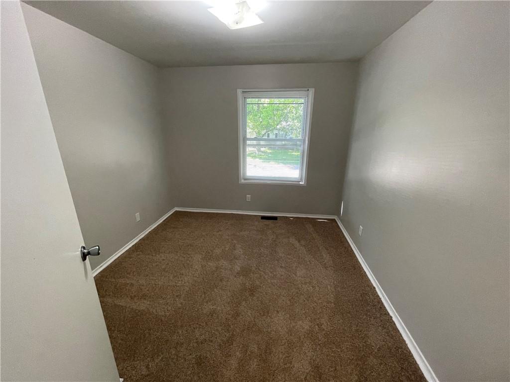 8122 Barry Road Indianapolis, IN 46219 - Photo 7 of 9 Gallery Image 7