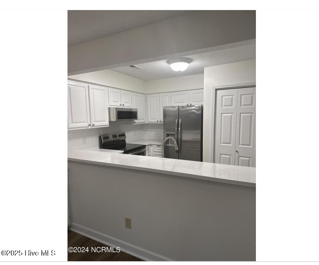 2005 Quail Ridge Road, Unit B Greenville, NC 27858 - Photo 4 of 17 58304E4C-D6ED-4102-8F00-8898FD1DD523