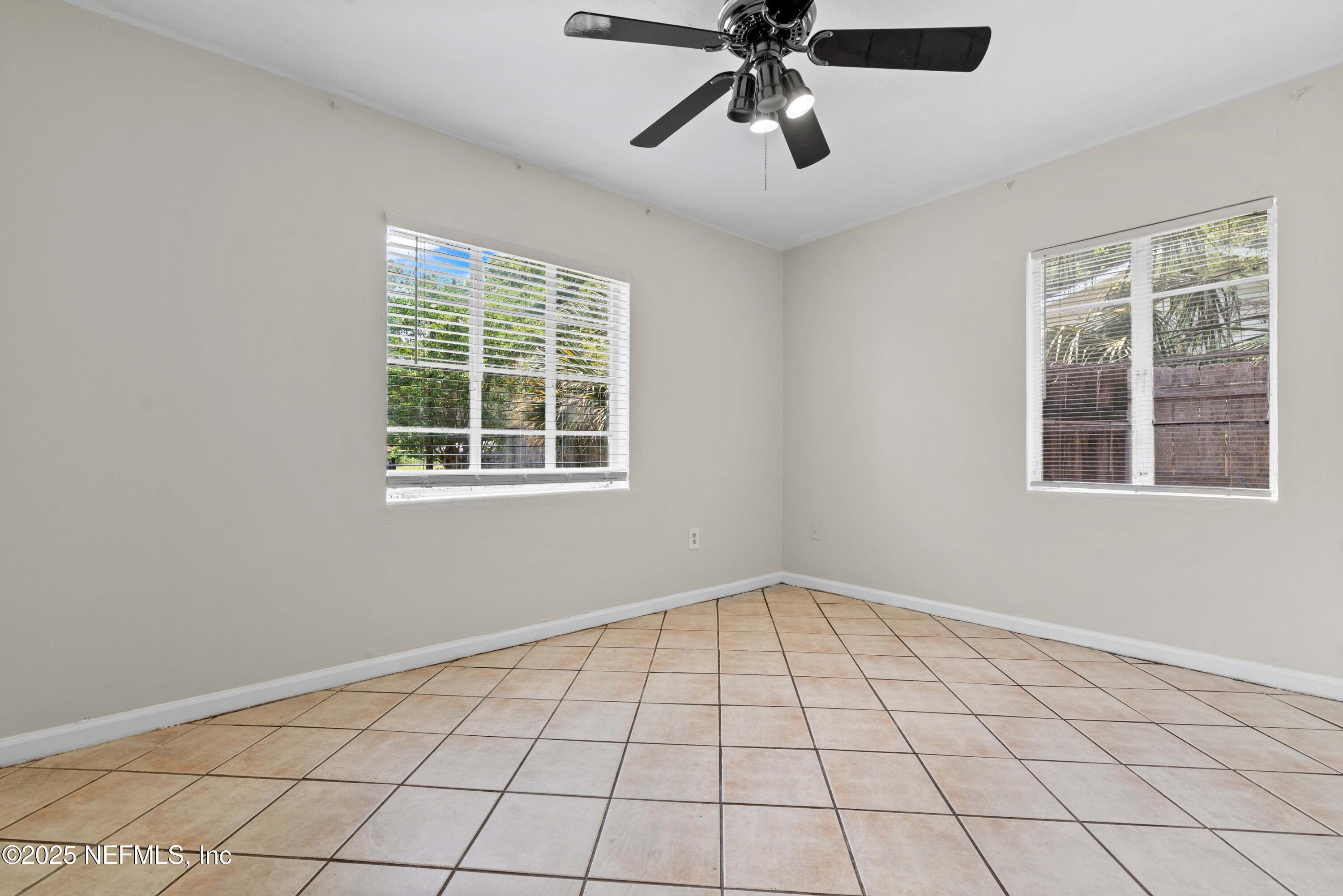 602 Luna Court Jacksonville, FL 32205 - Photo 9 of 16 a view of an empty room with a window