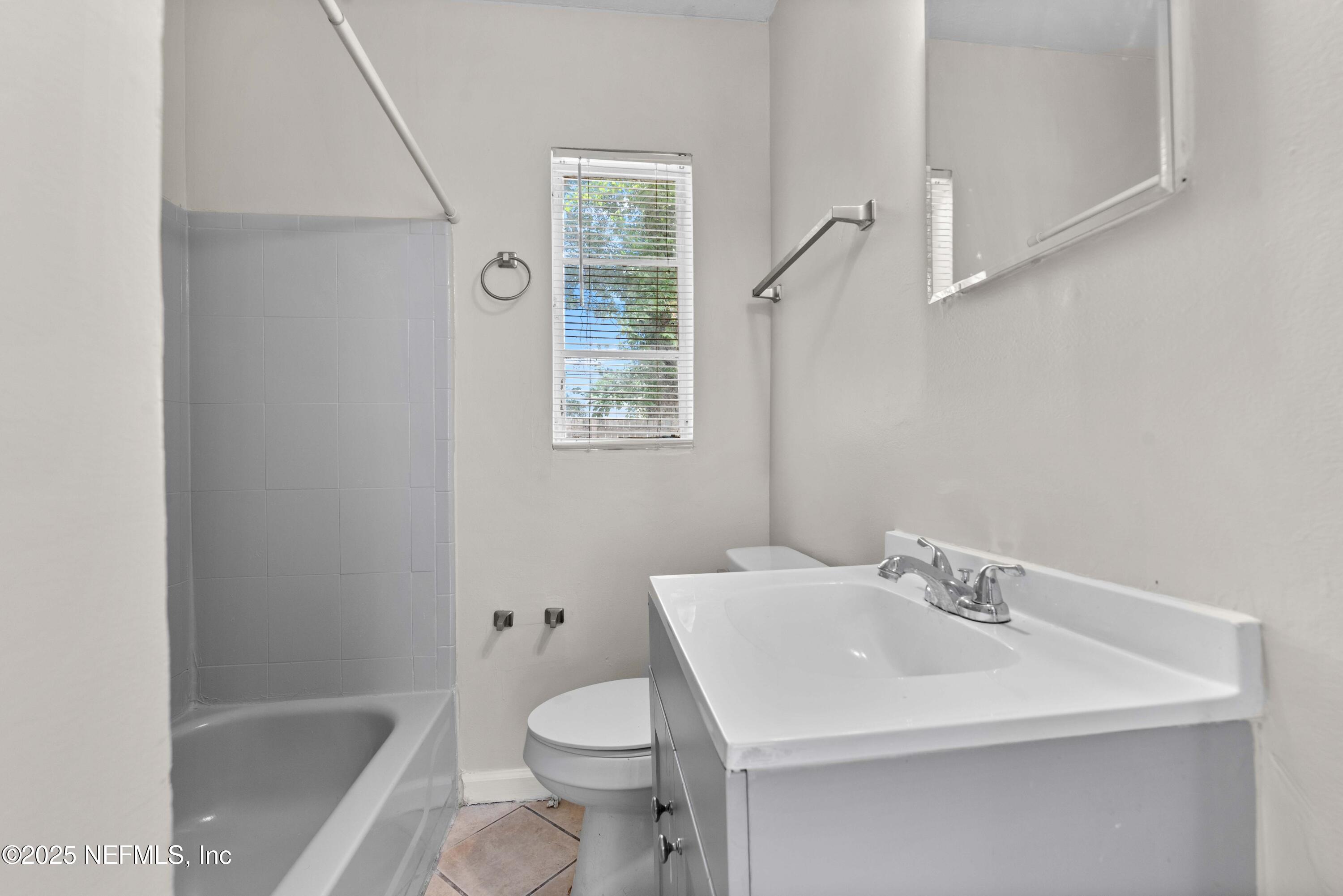 602 Luna Court Jacksonville, FL 32205 - Photo 10 of 16 a bathroom with a sink toilet and shower