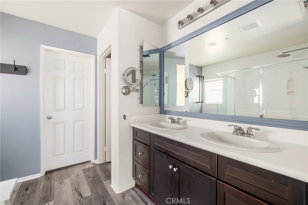 33101 Big Range Drive Winchester, CA 92596 - Photo 25 of 40 Primary bathroom