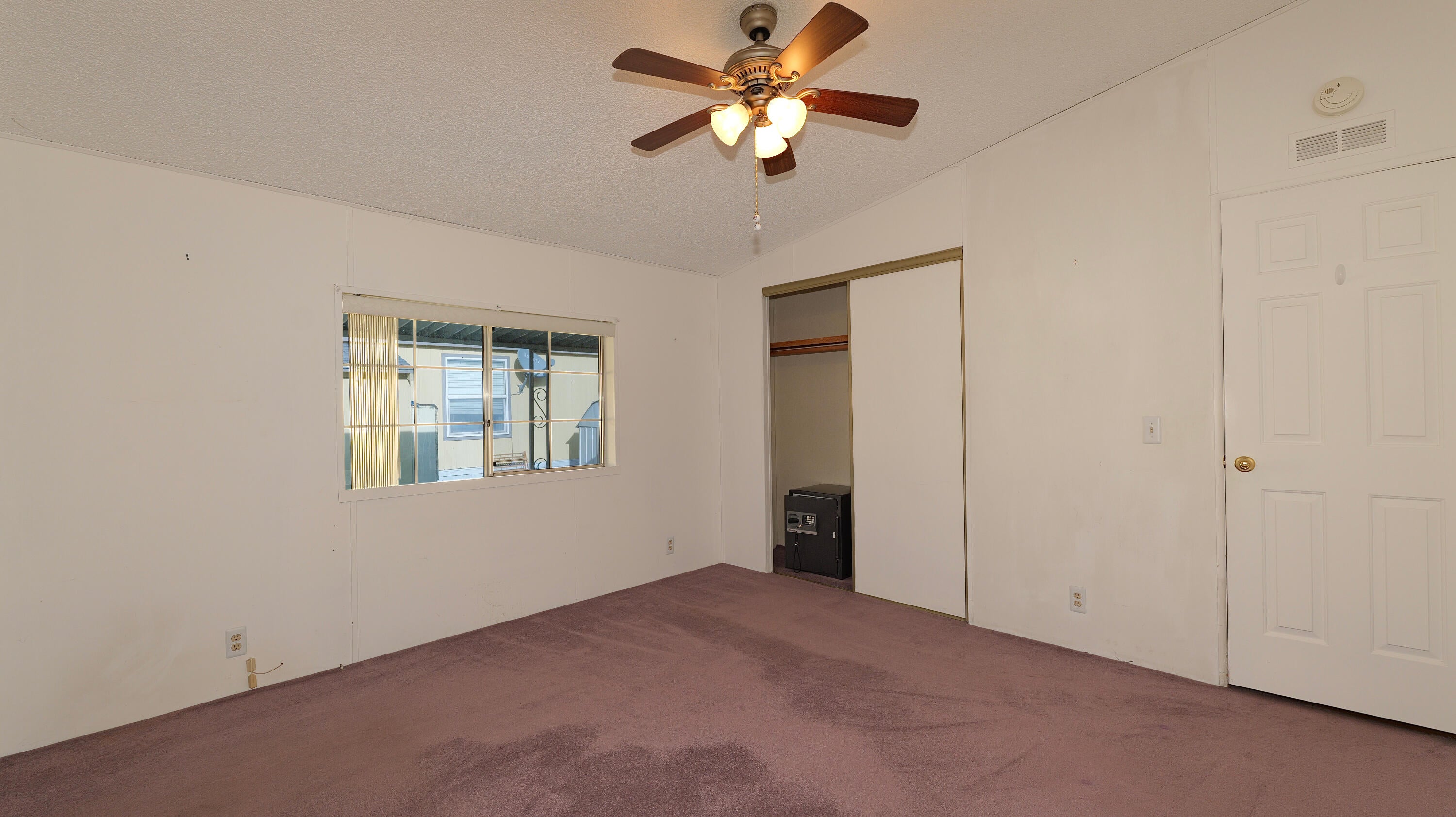 21 Brophy Way, Unit 11 Shady Cove, OR 97539 - Photo 30 of 41 Primary Bedroom