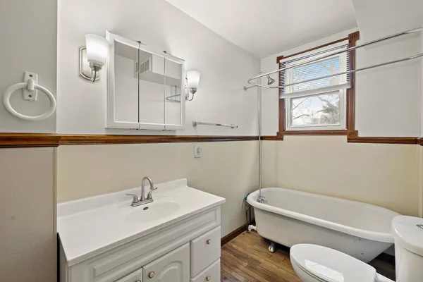 $1,450 | 25 East Chestnut Avenue, Unit 1, Cortland, IL 60112