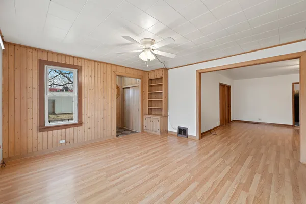 $1,450 | 25 East Chestnut Avenue, Unit 1, Cortland, IL 60112