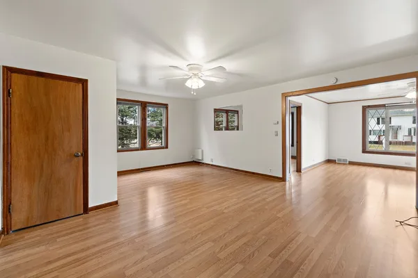 $1,450 | 25 East Chestnut Avenue, Unit 1, Cortland, IL 60112