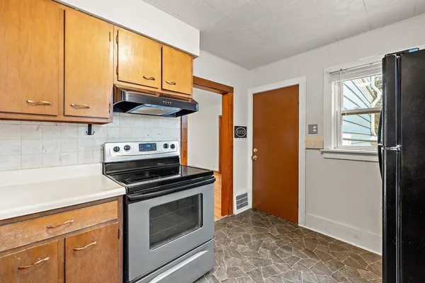 $1,450 | 25 East Chestnut Avenue, Unit 1, Cortland, IL 60112