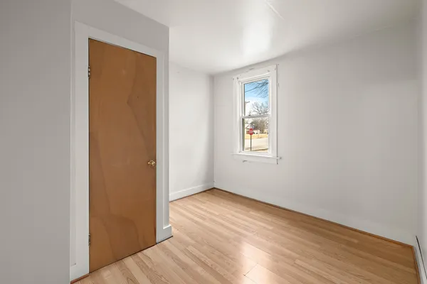 $1,450 | 25 East Chestnut Avenue, Unit 1, Cortland, IL 60112