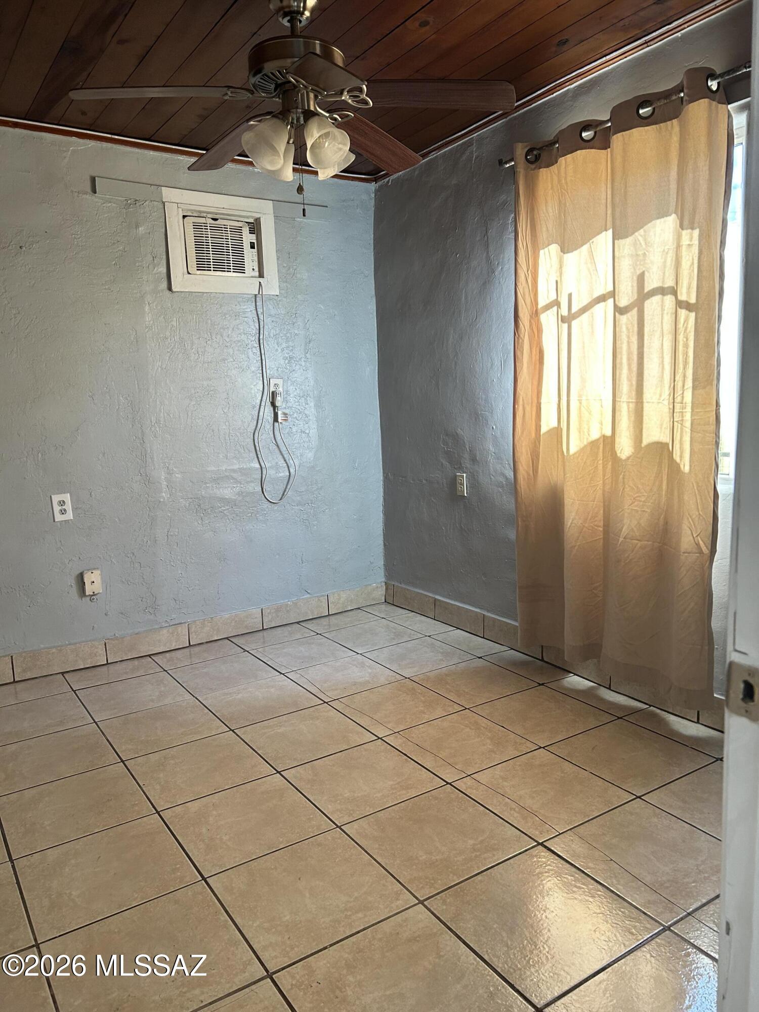 532 West Simmons Road Tucson, AZ 85705 - Photo 21 of 26 BEDROOM 1 SIMMONS